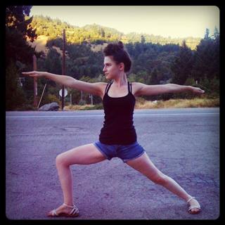 Erin Sanders feet photo thumbnail