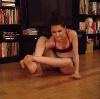 Erin Sanders feet photo thumbnail