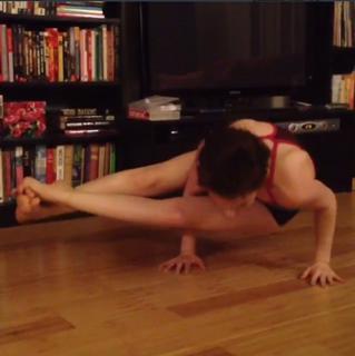 Erin Sanders feet photo thumbnail