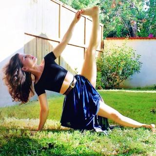 Erin Sanders feet photo thumbnail