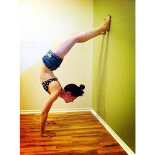 Erin Sanders feet photo thumbnail