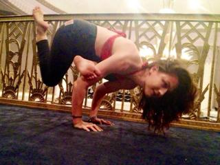 Erin Sanders feet photo thumbnail