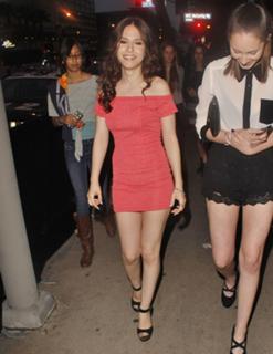 Erin Sanders feet photo thumbnail