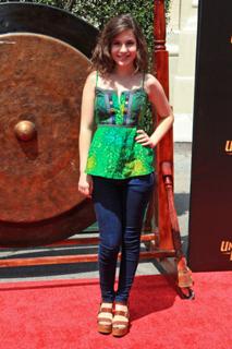 Erin Sanders feet photo thumbnail