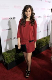 Erin Sanders feet photo thumbnail