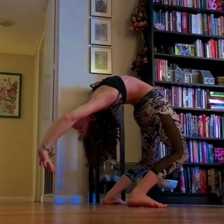 Erin Sanders feet photo thumbnail