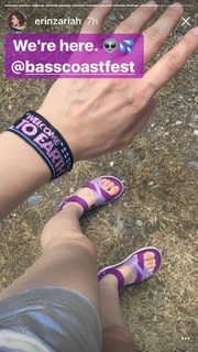 Erin Sanders feet photo thumbnail