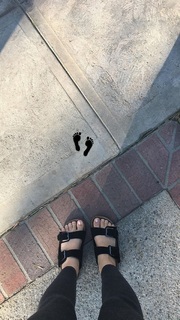 Erin Sanders feet photo thumbnail