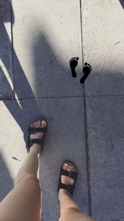 Erin Sanders feet photo thumbnail