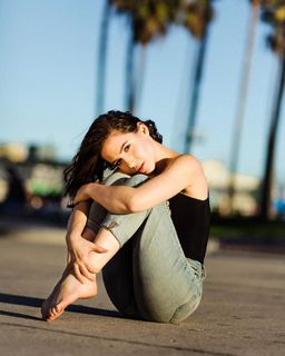 Erin Sanders feet photo thumbnail