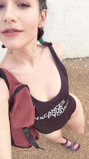 Erin Sanders feet photo thumbnail