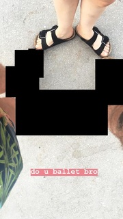 Erin Sanders feet photo thumbnail
