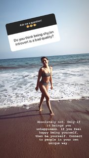 Erin Sanders feet photo thumbnail