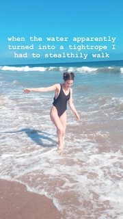 Erin Sanders feet photo thumbnail