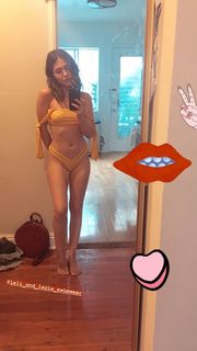 Erin Sanders feet photo thumbnail