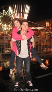 Erin Sanders feet photo thumbnail