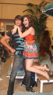 Erin Sanders feet photo thumbnail