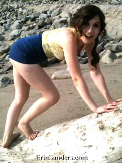 Erin Sanders feet photo thumbnail
