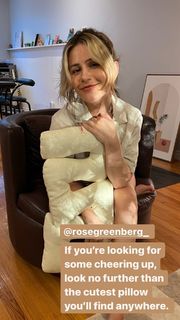 Erin Sanders feet photo thumbnail