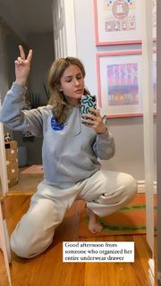 Erin Sanders feet photo thumbnail