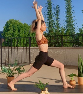 Erin Sanders feet photo thumbnail