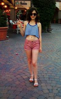 Erin Sanders feet photo thumbnail
