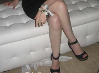 Erin Sanders feet photo thumbnail