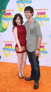 Erin Sanders feet photo thumbnail