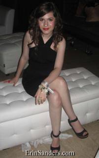 Erin Sanders feet photo thumbnail