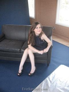 Erin Sanders feet photo thumbnail
