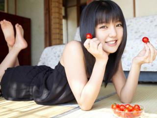 Erina Mano feet photo 1