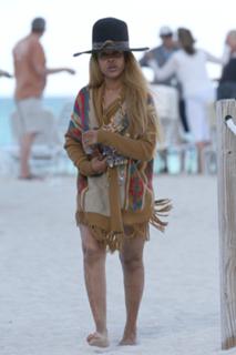 Erykah Badu feet photo thumbnail