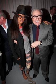 Erykah Badu feet photo thumbnail