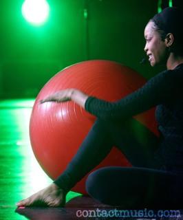 Erykah Badu feet photo thumbnail