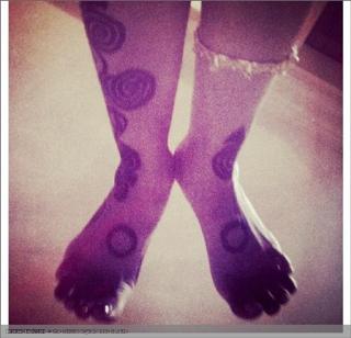 Erykah Badu feet photo thumbnail