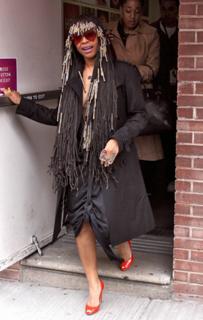 Erykah Badu feet photo thumbnail