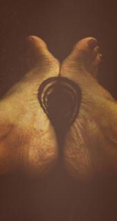 Erykah Badu feet photo thumbnail