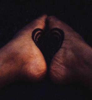 Erykah Badu feet photo thumbnail