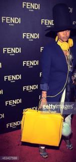 Erykah Badu feet photo thumbnail