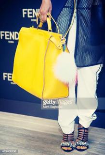 Erykah Badu feet photo thumbnail