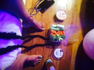 Erykah Badu feet photo thumbnail