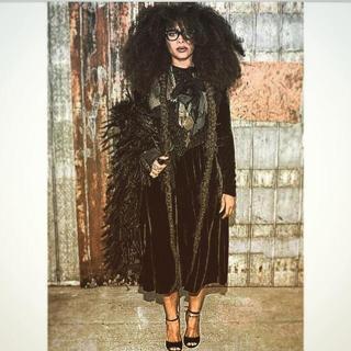 Erykah Badu feet photo thumbnail