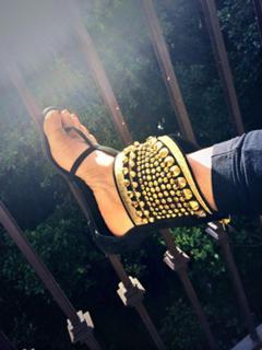 Erykah Badu feet photo thumbnail