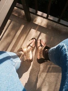 Erykah Badu feet photo thumbnail