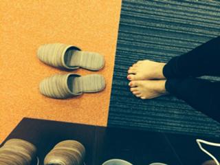 Erykah Badu feet photo thumbnail