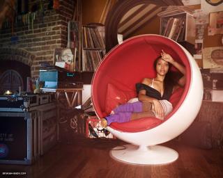 Erykah Badu feet photo thumbnail