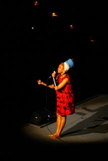 Erykah Badu feet photo thumbnail