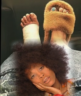 Erykah Badu feet photo thumbnail