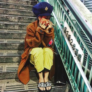 Erykah Badu feet photo thumbnail