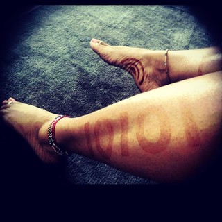 Erykah Badu feet photo thumbnail